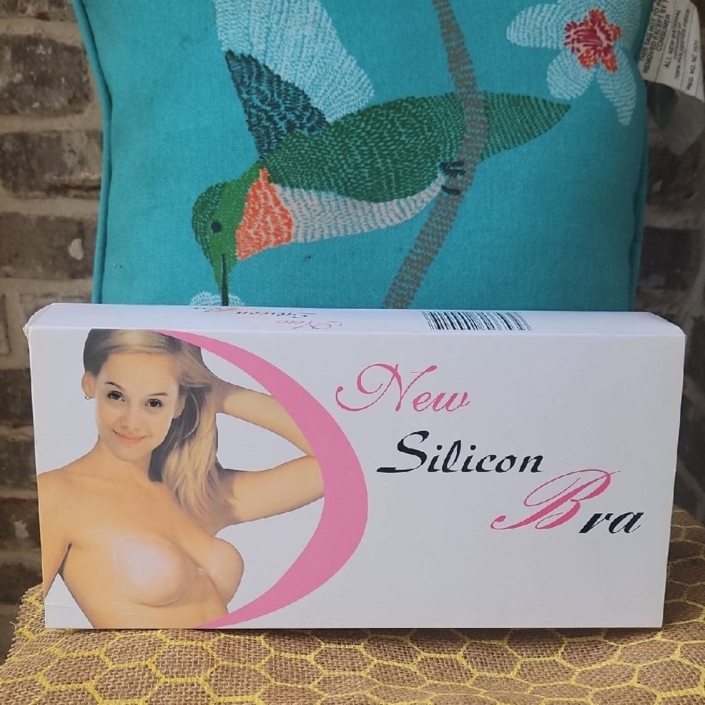 Never Used Nude Silicone Strapless Bra In Size C